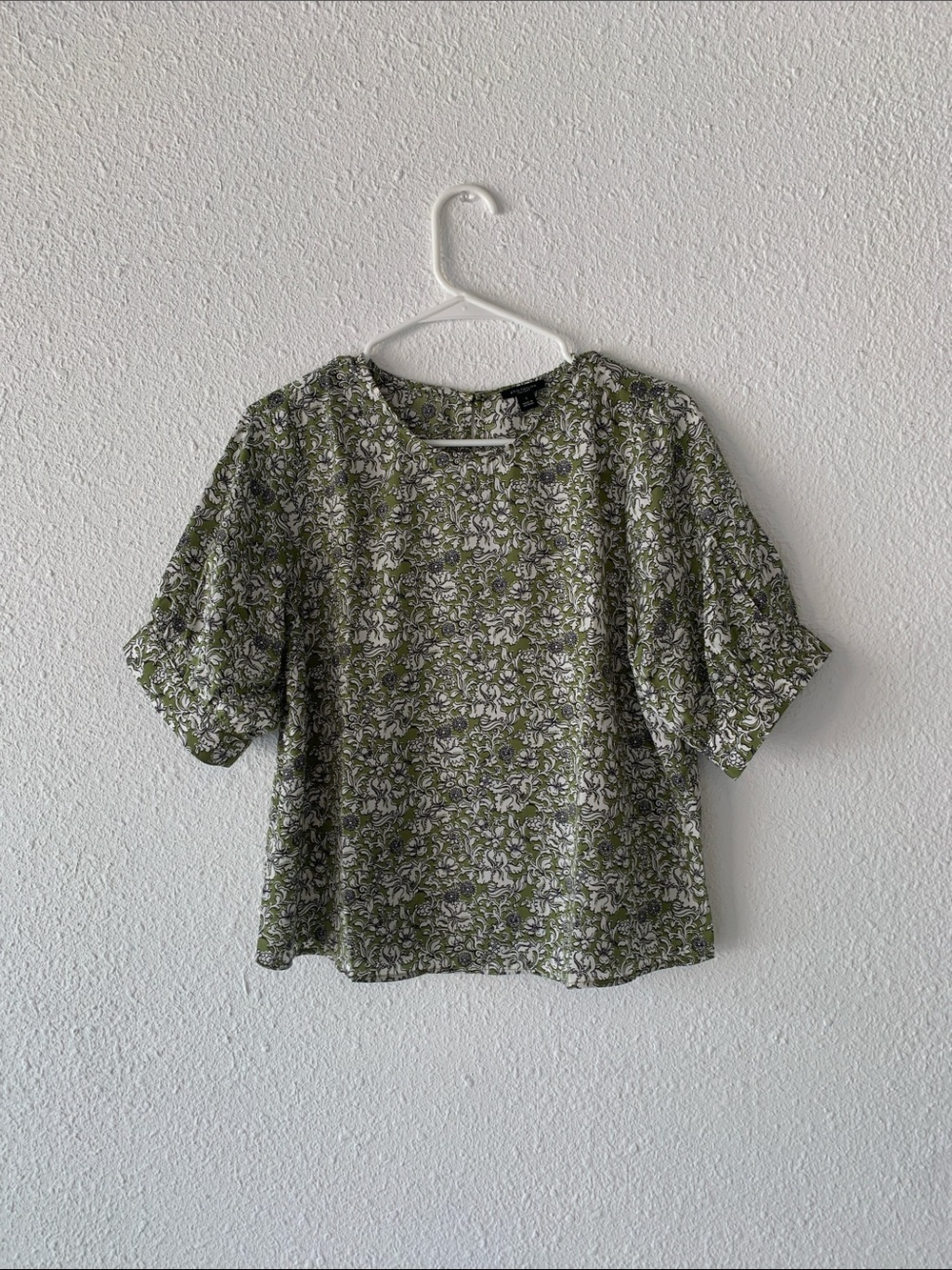 NWOT Ann Taylor Olive Green Floral Short Sleeve Blouse